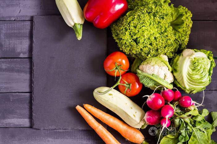 新鲜蔬菜西葫芦胡椒胡萝卜卷心菜菜萝卜莴苣西红柿的健康饮食理念复制